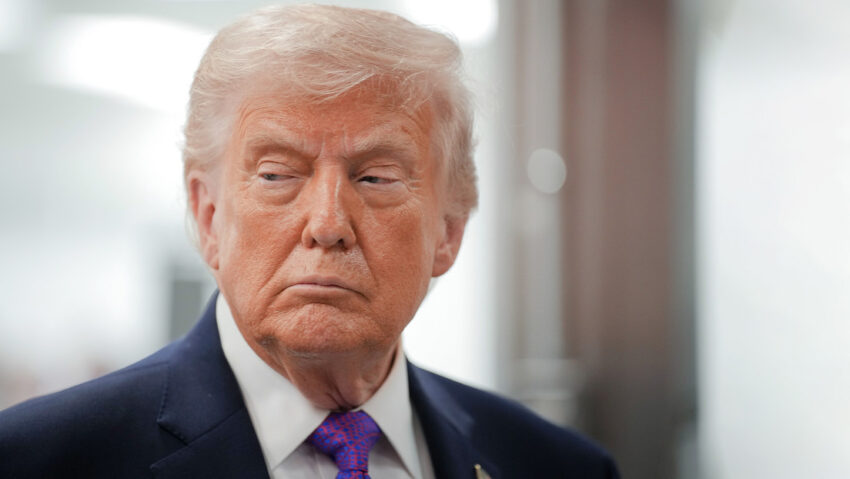 Mercados, rumores y "operaciones sospechosas" alrededor de las decisiones de Trump sobre Irán