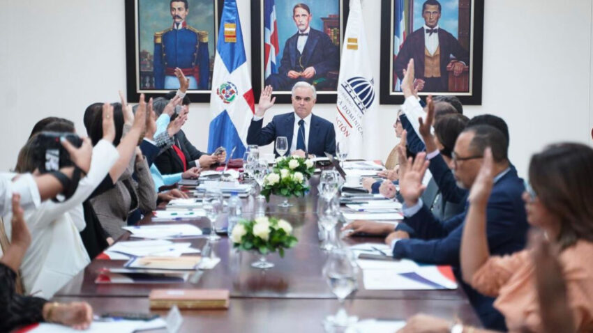 Ministro Luis Miguel De Camps impulsa Estrategia Nacional de Educación Digital para modernizar el sistema educativo