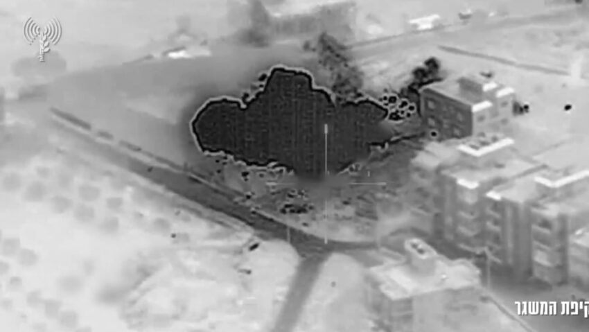 Momento del ataque israelí a una lanzadera de cohetes