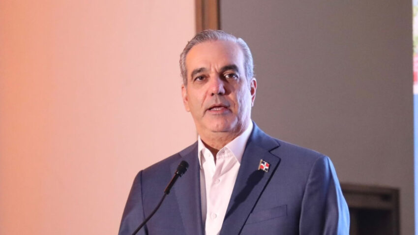 Presidente Abinader convoca a representantes comerciales e industriales para tratar la estabilización de precios de alimentos y servicios ante crisis internacional