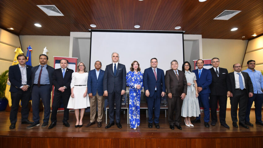 RD se acerca a la industria de semiconductores y la manufactura avanzada