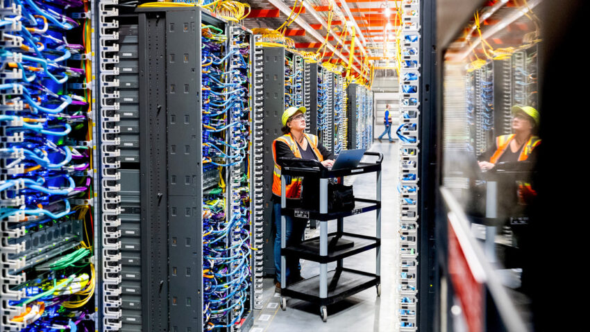 "Sigan migrando a otras ubicaciones": cómo drones iraníes están dañando a Amazon en Oriente Medio