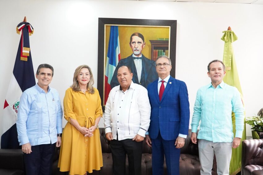 Cónsul RD en Puerto Rico visita Tribunal Superior Electoral