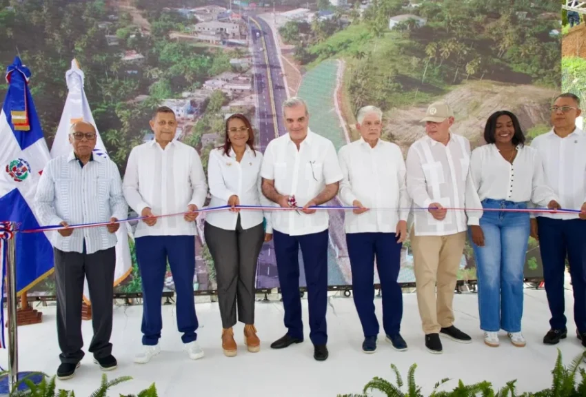 Presidente Abinader inaugura ampliación a cuatro vías de la entrada a Samaná que beneficia más de 110,000 personas