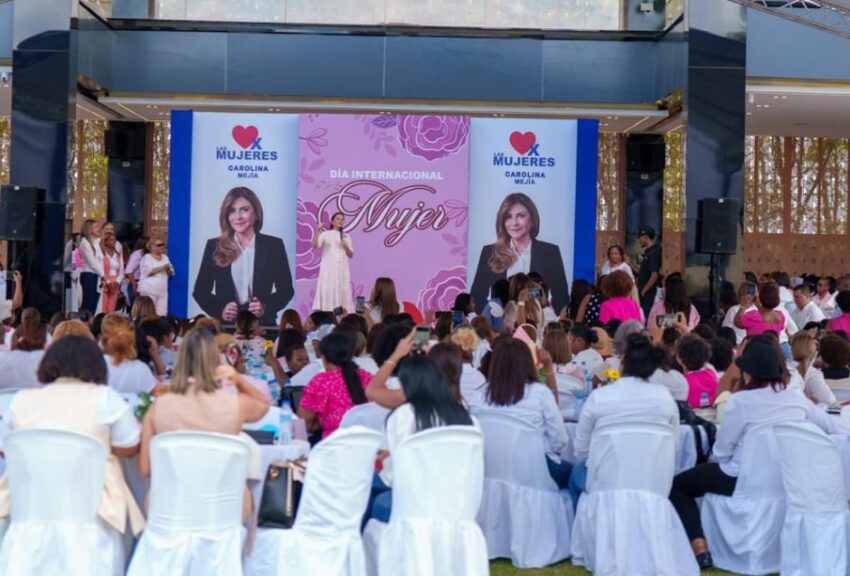 Carolina Mejía recibe respaldo de mujeres líderes en encuentro nacional por el Día Internacional de la Mujer
