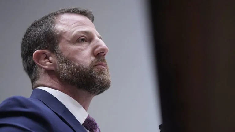 Mando en el DHS: Confirman a Markwayne Mullin como Secretario de Seguridad Nacional ante crisis de fondos