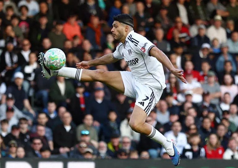 El "Lobo Mexicano" acecha la historia: Raúl Jiménez a las puertas de una lista selecta en el Fulham