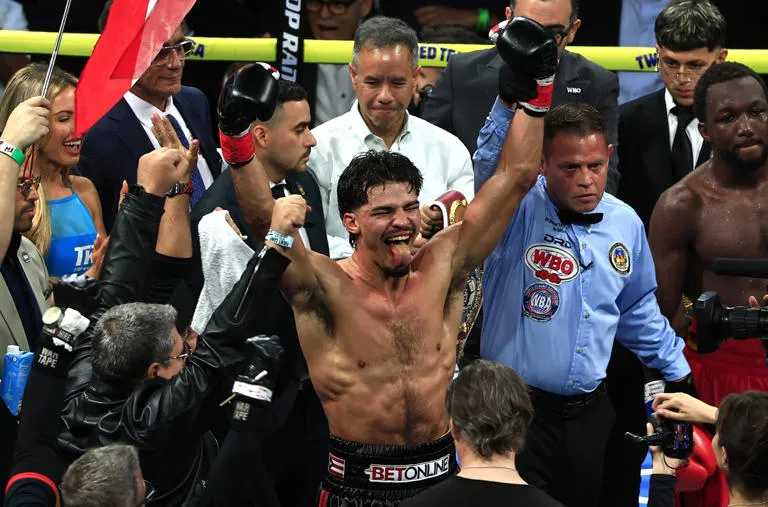 Duelo de invictos: El puertorriqueño Xander Zayas arriesgará sus coronas ante el temible Jaron Ennis