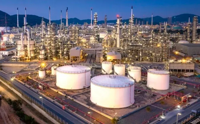 Giro pragmático: Trump autoriza la comercialización de petróleo iraní para frenar el alza de la gasolina