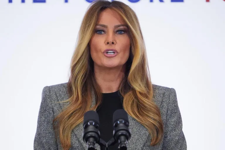 Educación y Futuro: Melania Trump aboga por expandir el acceso tecnológico para la niñez
