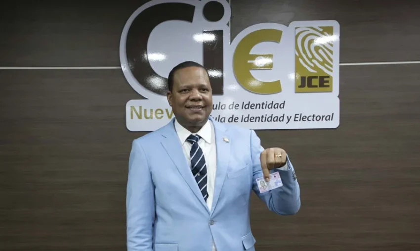 Eddy Alcántara resalta seguridad y tecnología de la nueva cédula de identidad