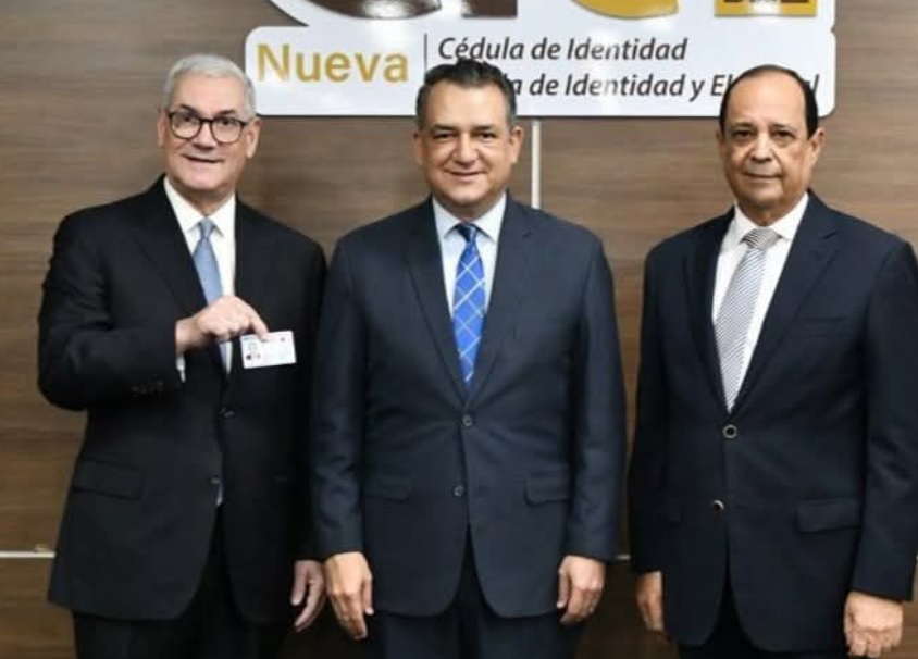 Gonzalo recibe su nueva cédula y valora proceso como positivo