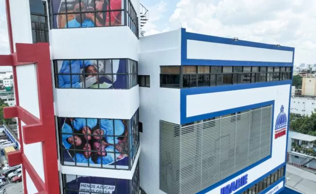 Inabie suspende licitación de gomitas multivitamínicas; busca más transparencia