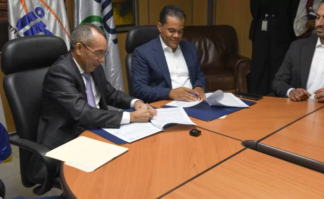 INAVI brindará servicios funerarios a colaboradores de la DIDA; administrador destaca incremento de matrícula