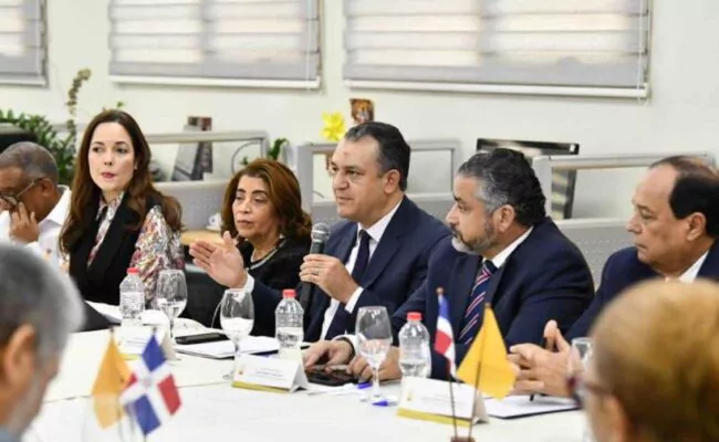 JCE suspende temporalmente proceso de cedulación para extranjeros en Santo Domingo, Santiago y Verón