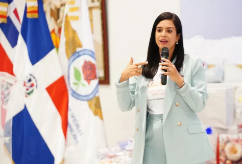 Explican propuesta de ley que extiende licencia de maternidad a 6 meses