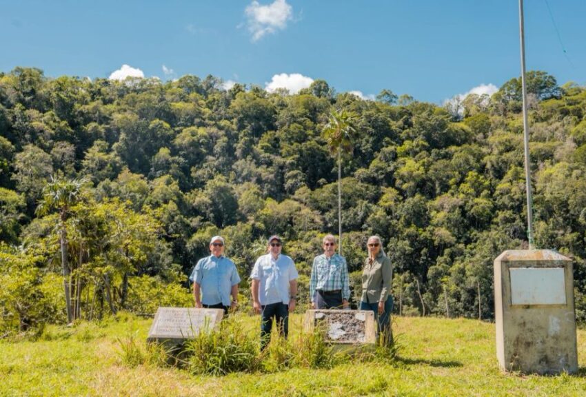 Ministro Paliza recorre puntos históricos de Jánico que formarán parte de la Ruta del Encuentro