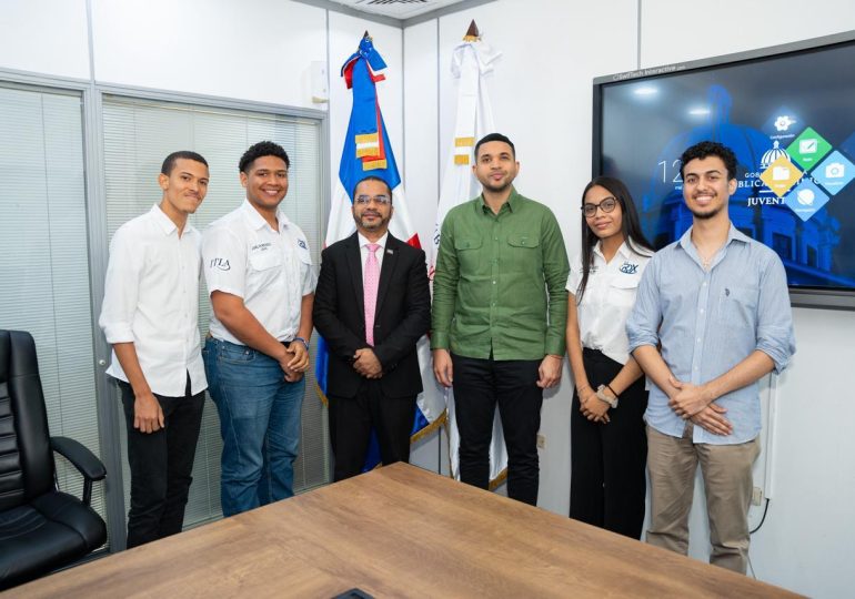 Ministro de la Juventud recibe a estudiantes del ITLA clasificados en competencia de la NASA
