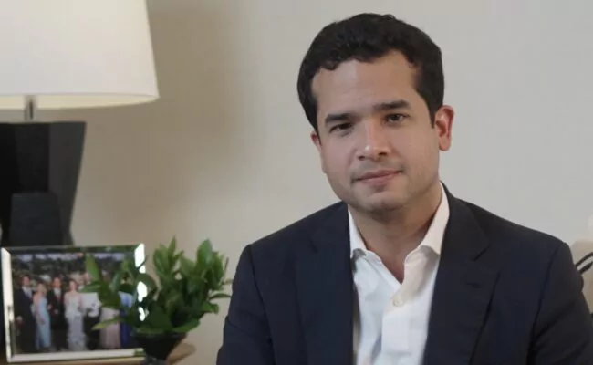 Omar Fernández propone a senadores renunciar a privilegios para ayudar con crisis por guerra en Medio Oriente