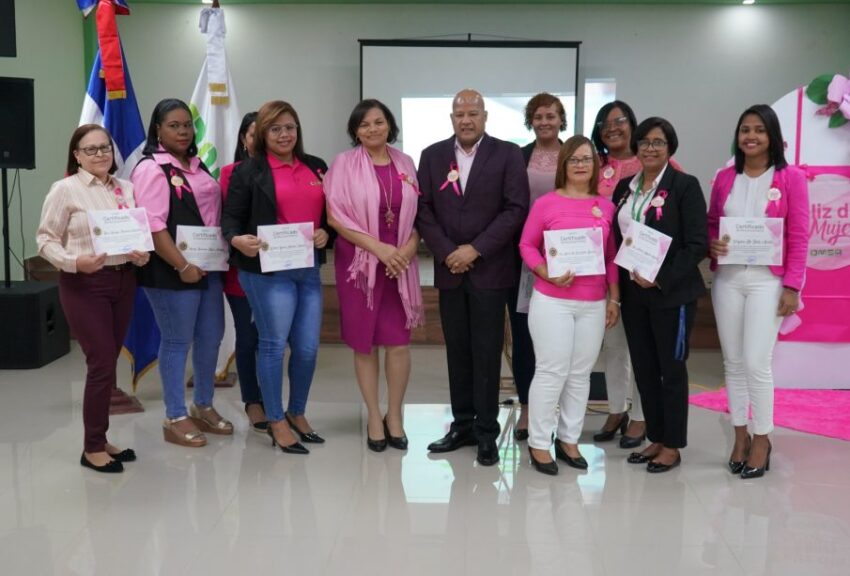 OMSA anuncia capacitará a mujeres para convertirlas en conductoras de autobuses; reconoce a colaboradoras por el Día de la Mujer