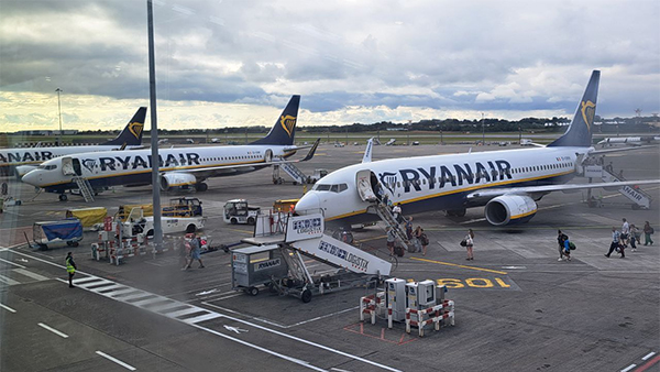 Ryanair cede y amplía su presencia en Alemania