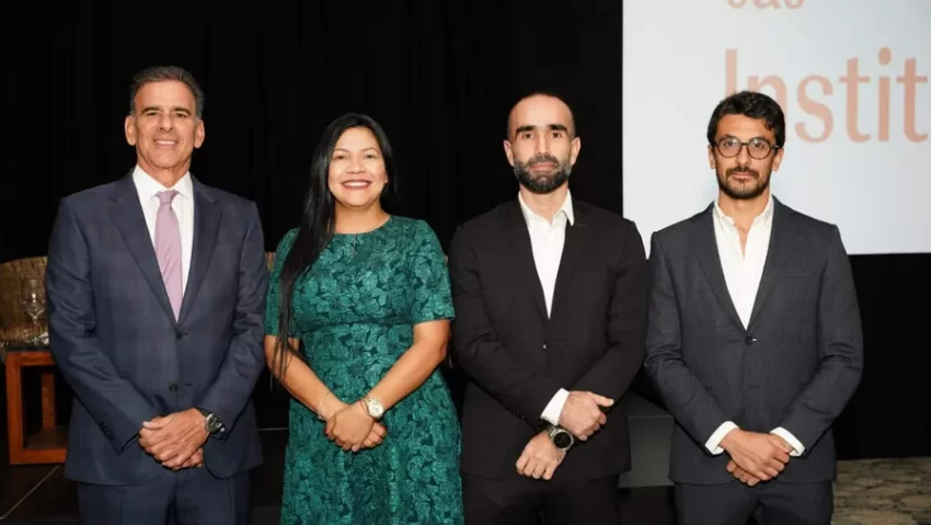 Innovación Médica en Santiago: Formación de Élite para Cirujanos