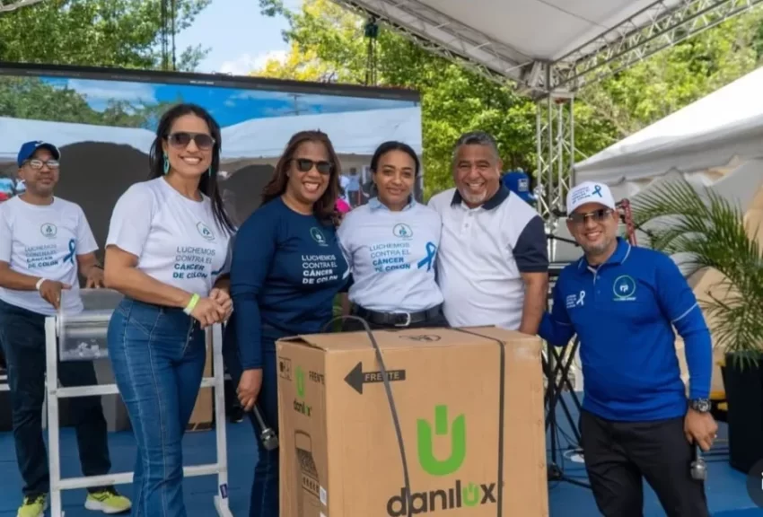 Más de mil personas se movilizan en SDE contra el cáncer de colon en jornada liderada por la Dra. Anny Mambrú