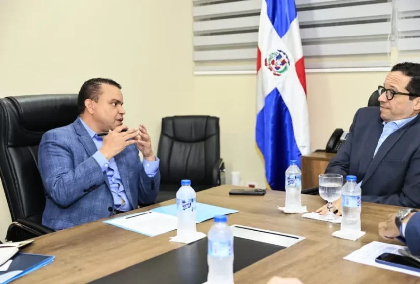 Director del SNS impulsa fortalecimiento institucional tras visita al Ministerio de Administración Pública