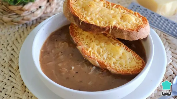 Receta de Sopa de cebolla de la abuela, el plato humilde que nunca falla en la mesa