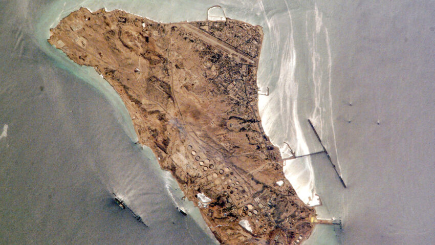 EE.UU. ataca más de 50 objetivos militares en la isla de Jarg