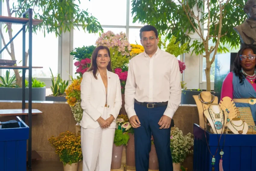 David Collado revisa asuntos del turismo con la embajadora de Estados Unidos, Leah Campos