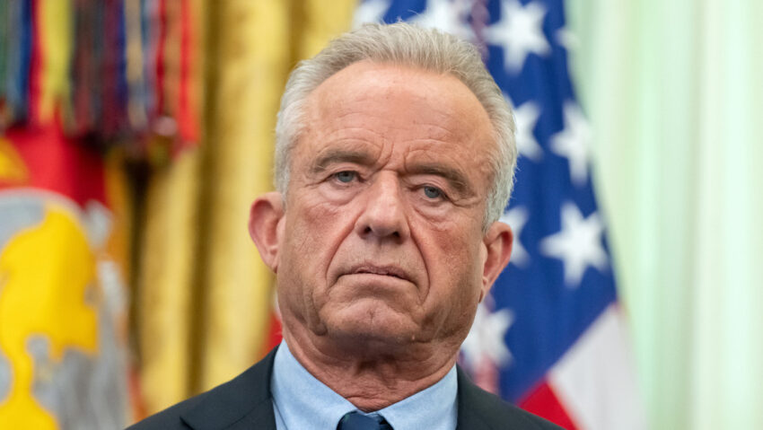 Kennedy Jr. intenta defender la matemática de Trump y demuestra que no puede hacer una regla de tres