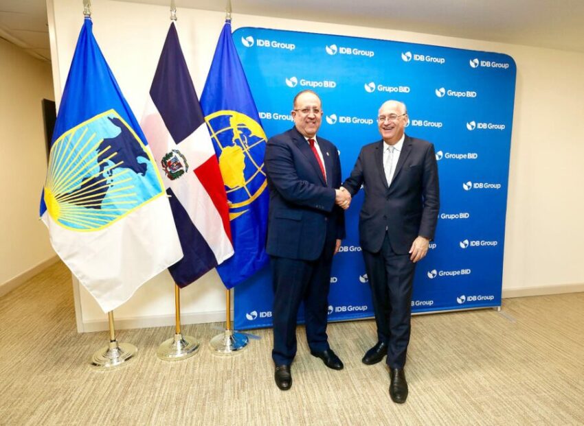 Magín Díaz asiste a encuentros del Fondo Monetario Internacional y del Banco Mundial en Washington.