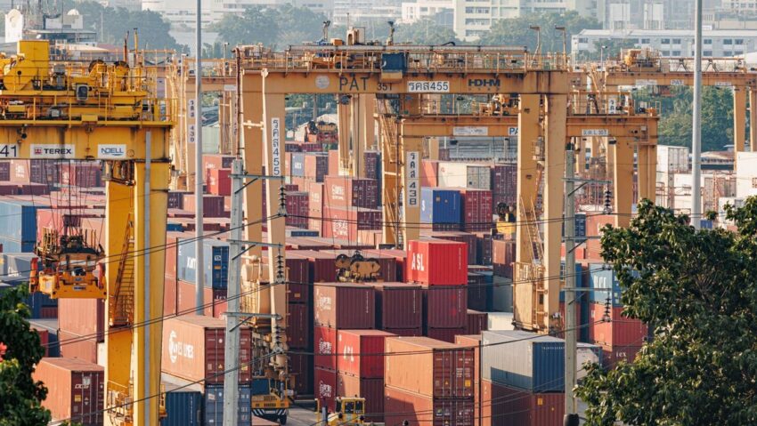 Precios del petróleo se desploman tras el anuncio del alto al fuego entre Irán y EE.UU.