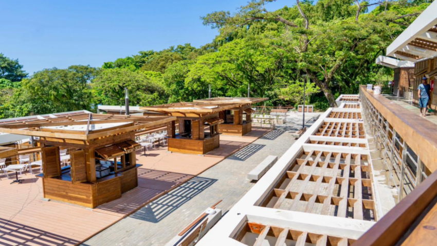 Presidente Abinader entrega nueva plaza de vendedores en playa de Sosúa