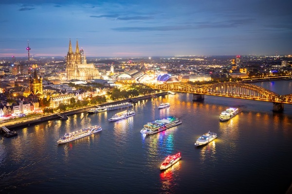 KD celebra 200 años con nuevos viajes nocturnos y productos especiales