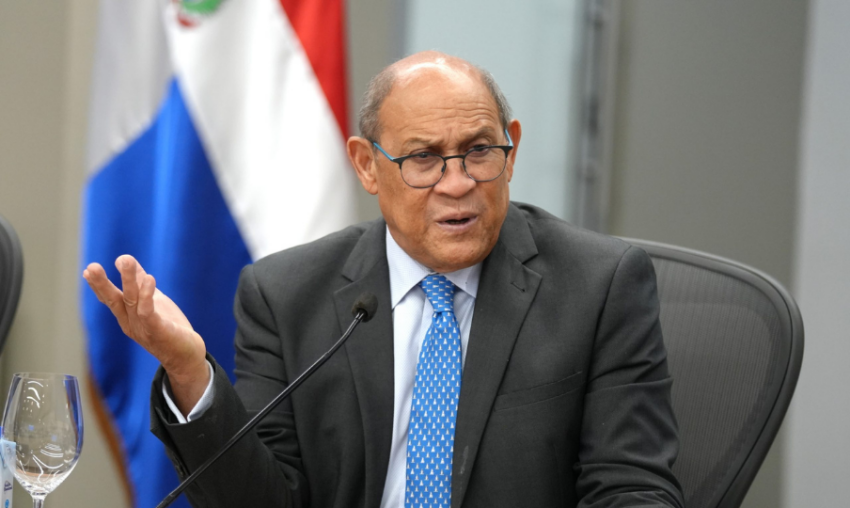 Transformación del sistema educativo dominicano iniciaría en seis meses, sostiene Santos Badía