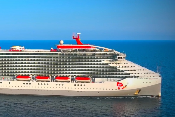 Brilliant Lady zarpa hacia la costa oeste para presentar sus cruceros sólo para adultos desde Los Angeles