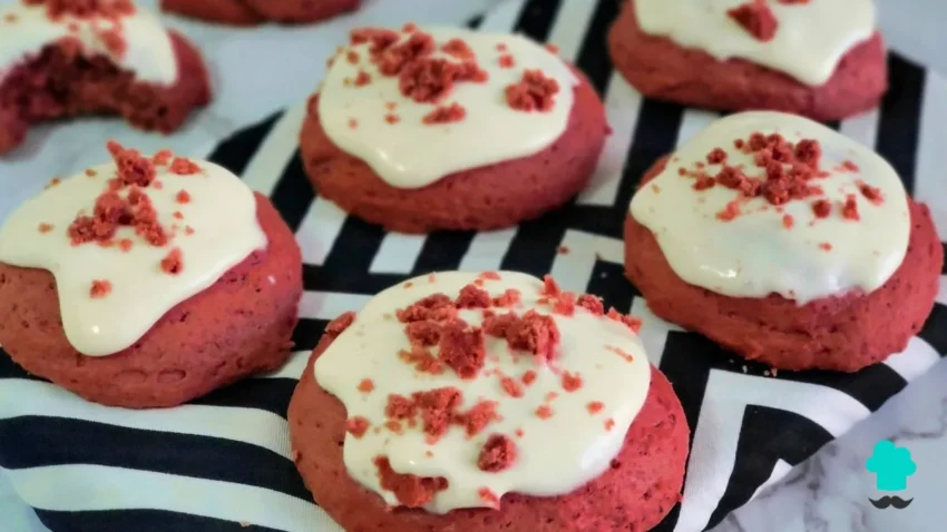 Receta de Crumble Cookies red velvet: las galletas estilo New York, crujientes por fuera y con un corazón cremoso irresistible
