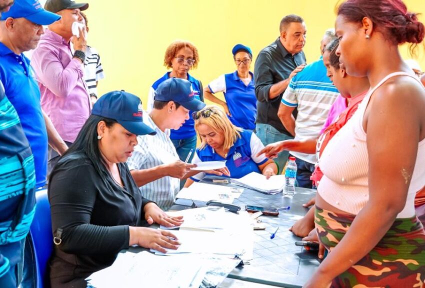 En menos de 48 horas Gobierno entrega a través de DASAC enseres a familias afectadas por inundaciones