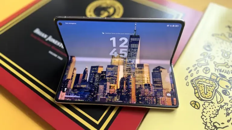 El rey de la versatilidad: Por qué el Huawei Mate X7 supera a sus competidores en el segmento de los plegables tipo libro