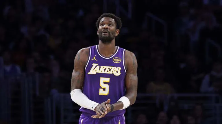 Ajuste táctico en Los Ángeles: Los Lakers reconfiguran su quinteto ante OKC tras la última actualización sobre LeBron James