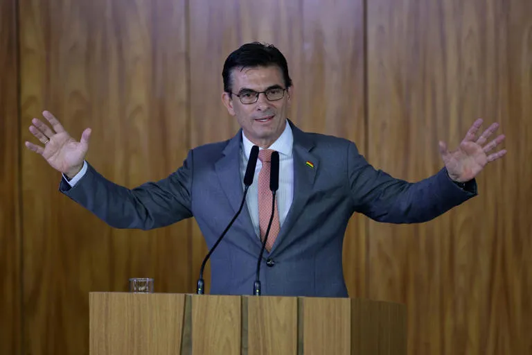 Escándalo de carburantes: Presidente Paz denuncia red criminal internacional tras la adulteración del combustible en Bolivia