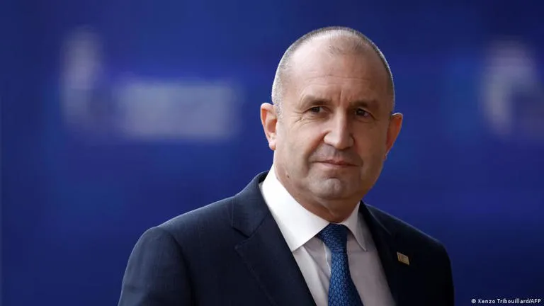 Elecciones en Bulgaria: La coalición del expresidente lidera los resultados preliminares