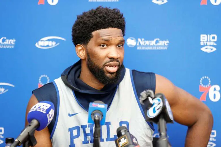 Joel Embiid evita lesión de gravedad y da un respiro a los Philadelphia 76ers