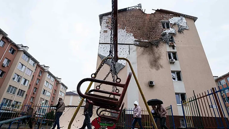 Contraste en el frente: Masivo ataque ruso deja víctimas mortales mientras Ucrania propone tregua por Semana Santa