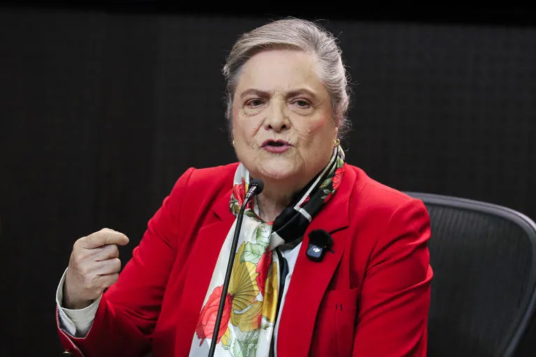 Reajuste en la izquierda colombiana: Clara López declina su candidatura y se suma a la campaña de Iván Cepeda