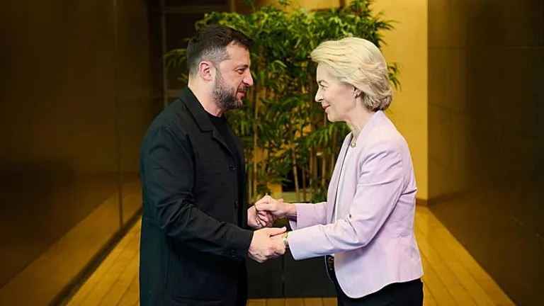 Pulso en Bruselas: La UE lista para el primer desembolso a Ucrania tras el bloqueo de Hungría