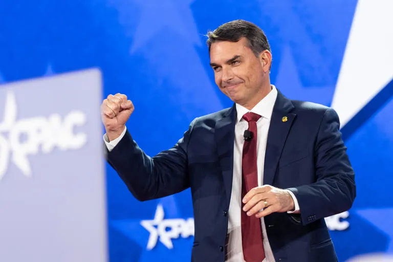 Justicia brasileña investiga a hijo de Bolsonaro por calumnias contra el presidente Lula