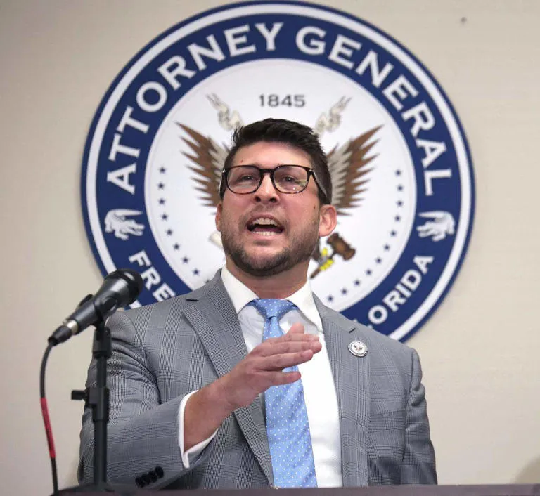 Florida anuncia investigación contra ChatGPT por presuntamente aconsejar a un atacante armado